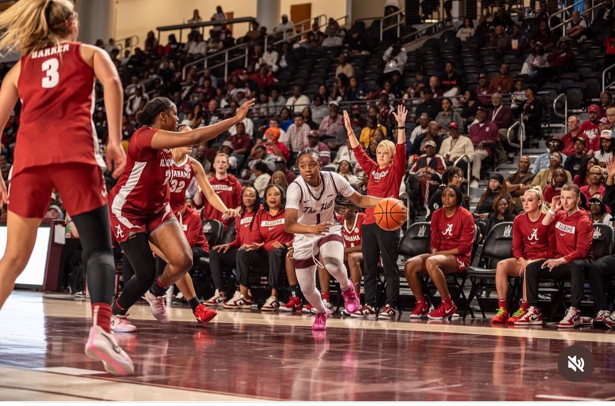 DivaCoachAAMU's tweet image. So many take aways from last night.. Although the outcome wasn’t what we hoped 4… I saw a lot to build on… 

Defense will be better! 
Guard play will improve!
Post Play will be dominant. 

Played in front of the largest crowd in the history of @aamuwbb‼️

#BIGENERGY 🐾 #TEAM44