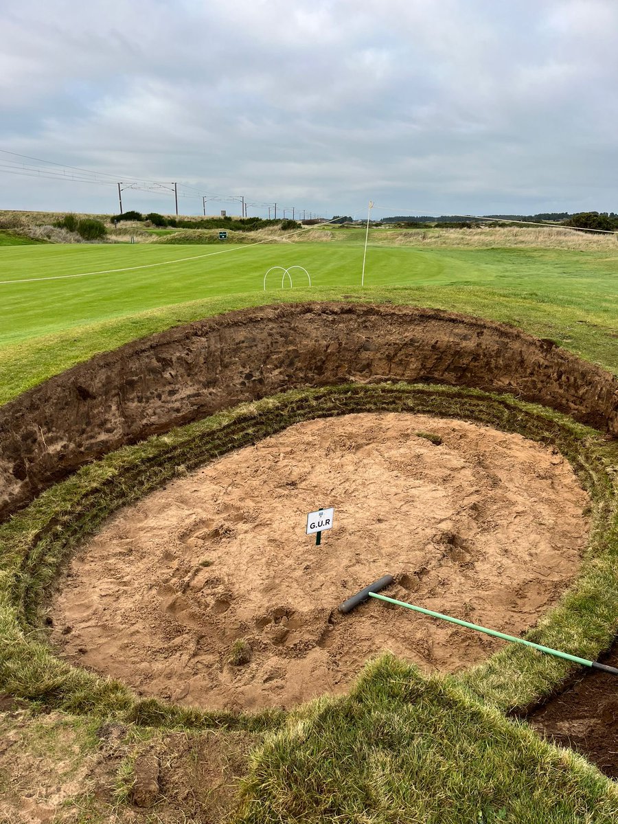 Barassie_KBGC's tweet photo. Don’t stop moving forward.
Neily & Mahe from @BarassieGreens getting tucked into the bunkers.
#bunkers #upgrade #revett #fresh https://t.co/kxdvEHkLtK
