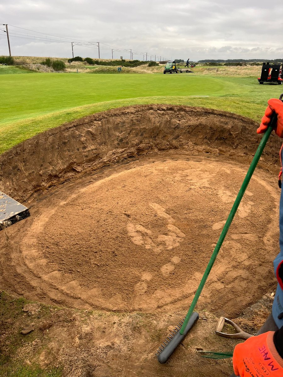 Barassie_KBGC's tweet photo. Don’t stop moving forward.
Neily & Mahe from @BarassieGreens getting tucked into the bunkers.
#bunkers #upgrade #revett #fresh https://t.co/kxdvEHkLtK