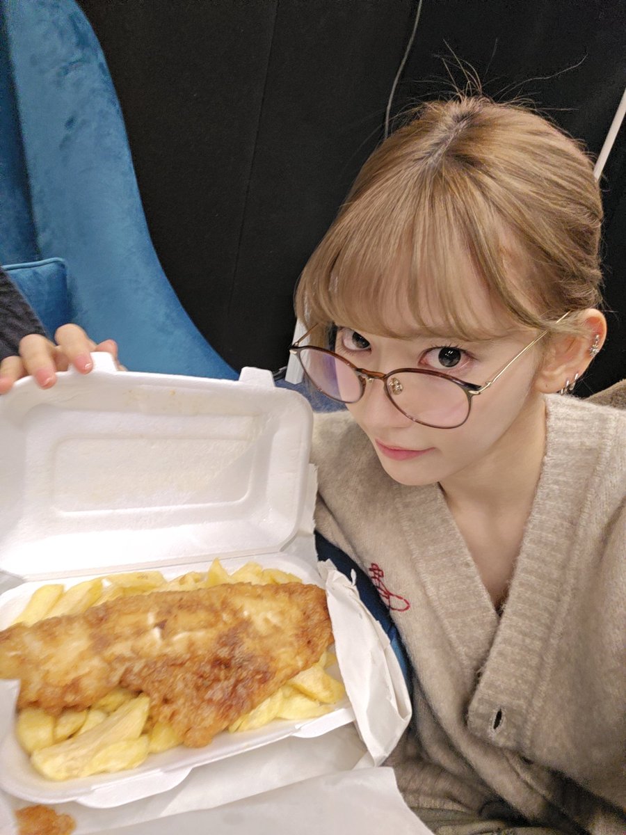 너가 바로 fish&amp;chips구나 반가워

#Sakura #Saki #lesserafim