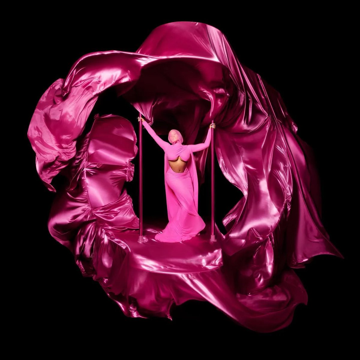 OnikaStatistics's tweet photo. .@NICKIMINAJ’s “Pink Friday 2” has not received any nominations at the #GRAMMYs despite being the most successful female rap album of the past decade:

• Debuted #1 with 228K
• Most VINYL Copies first week in history for a female rapper
• Opened with over 120M Streams First Week
• 92,000 Pure Sales First Week
• Biggest streaming week for a female rapper album in the past decade
• Longest-running #1 albums by a female rapper on Apple Music USA
•  Charted 17 total tracks on the Hot 100, the most for a female rap album ever
• 2023's largest streaming week for any R&B/hip-hop album by a woman. (169.87M on-demand)
• Largest sales week for an R&B/hip-hop album by a woman in 2023. (92k copies)
• Biggest week for an R&B/hip-hop album by a woman this year. (228k)