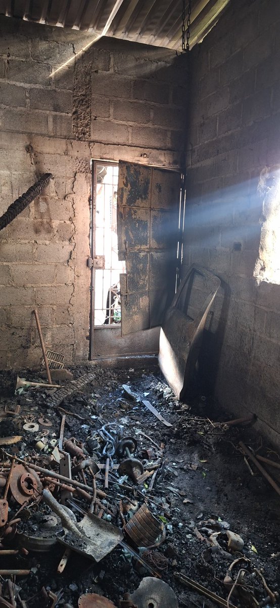 REYNALDOCARB's tweet photo. Junto a mi equipo de trabajo, atendimos la solicitud de Don Víctor, un padre soltero de la colonia Milagro de la Paz, quien recientemente perdió su hogar y todas sus pertenencias en un incendio. Con su familia pasando por una situación tan difícil, nos pidió ayuda con víveres y productos básicos para poder seguir adelante.

En representación de nuestro compromiso con quienes más lo necesitan, entregamos esta ayuda con la esperanza de ofrecerle un poco de alivio en estos momentos tan complicados.