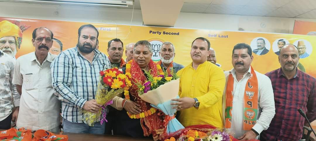 obcmorcha4JKUT's tweet photo. J&amp;K BJP President Shri Sat Sharma CA Ji felicitated by J&amp;K BJP OBC Morcha at Party Headquarters, Jammu.
@BJP4JnK https://t.co/POccXr8adN