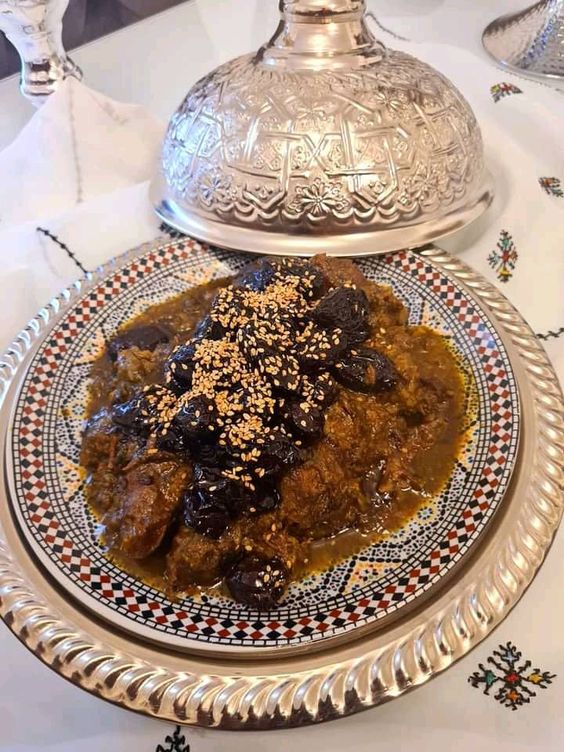 MounaNaceri's tweet photo. #Moroccan_Cuisine🇲🇦1⃣😍
Moroccan Tagines : Chicken with Lemon &amp; Olives, Lamb with Prunes, vegetables, Fish etc. Moroccan Couscous, Moroccan Pastilla, Moroccan Mint Tea, Msemmen, Rfissa, Seffa, Rezza kadi, Salads, Boulfaf, Hargma, Harira, Sfenj and more dishes https://t.co/ksW0nJL1gW