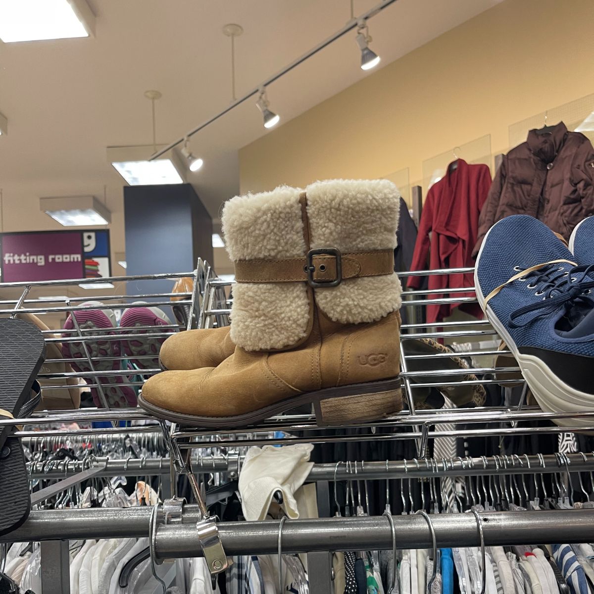 goodwill_mass's tweet photo. Step out this fall in warmth and high fashion! Check out these #Uggs for sale at 678 Centre Street, Jamaica Plain. #GoodwillFinds #ShopGoodwill #GoodwillMass #FallFashion https://t.co/XHq1338EFO