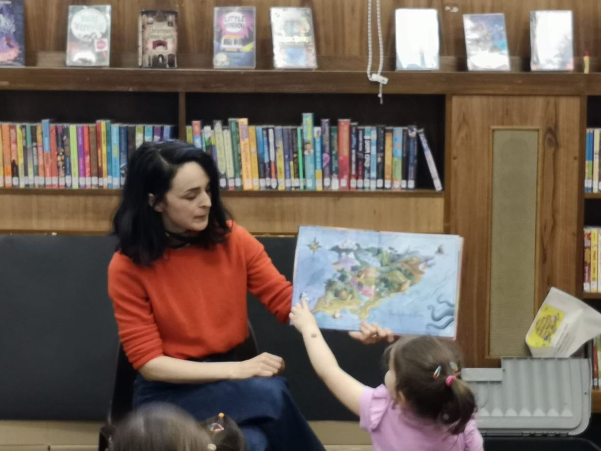 GlasgowLib's tweet image. The last events of the 2024’s Wee Write Schools Programme are done. And what an end we've had with the super talented @StevenLenton @sophyhenn @HelenKellock Now bring on the fun at the family day tomorrow at the Mitchell Library! #WeeWrite glasgowlife.org.uk/whats-on/wee-w…