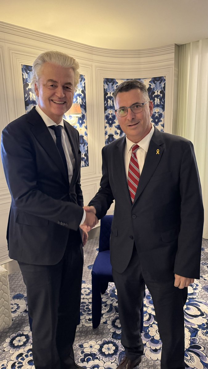 Just met the Israeli Foreign Minister <a href="/gidonsaar/">Gideon Sa'ar | גדעון סער</a> at Schiphol Airport and assured him of our common interest to beat antisemitism and Jew hate and that radical Islamic values have no place in a free society. 

Europe must wake up now and act accordingly as tough as possible!