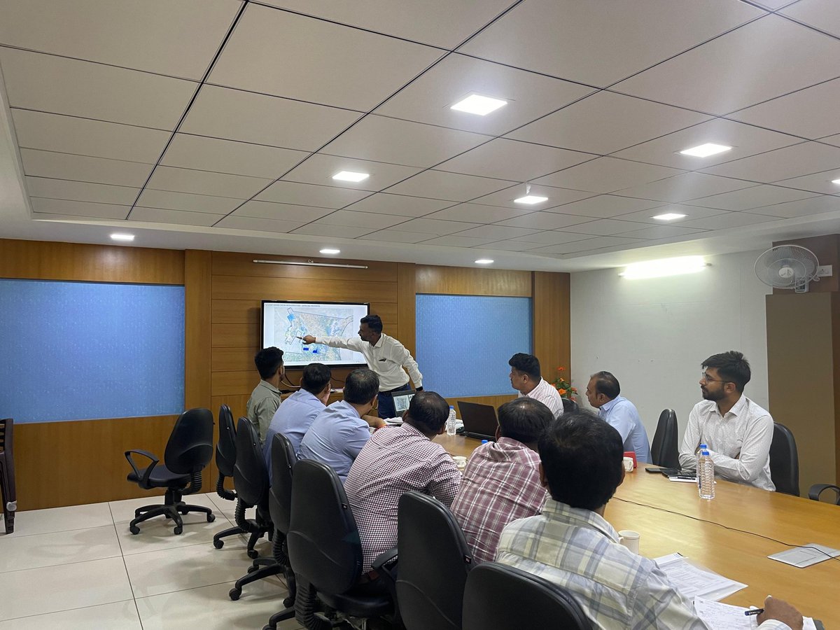 કલેકટરશ્રી બનાસકાંઠા દ્વારા આજરોજ અંબાજી ડેવલપમેન્ટ માસ્ટર પ્લાન બાબતે સબંધિત અધિકારીશ્રીઓ સાથે બેઠક યોજી માર્ગદર્શક સૂચન કર્યા હતા. <a href="/revenuegujarat/">Revenue Dep. Gujarat</a> <a href="/GujaratTourism/">Gujarat Tourism</a> <a href="/yatradhamboard/">Gujarat Pavitra Yatradham Vikas Board</a>