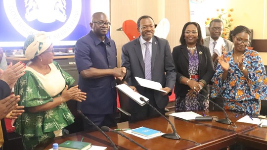 As part of the #FeedSalone Agenda, the Government of Sierra Leone, in partnership with #IFAD, #OFID, and #IsDB, has secured funding to enhance #FoodSecurity, reduce imports, and support rural livelihoods.
#Agriculture #LivestockDevelopment 
mof.gov.sl/ifad-ofid-isdb…