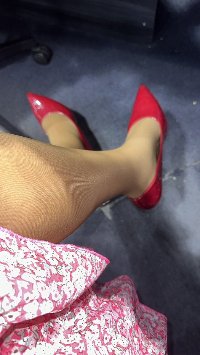 SusanaGautreau's tweet photo. Zapatico de payless pero pisada de Louis Vuitton. 
Ropita de Shein respecto de su cuerpo de Dior…. Lo mas valioso no se obtiene con 💰💲 https://t.co/wPxH1x0Jsg