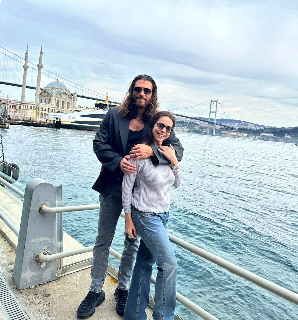 SzikoraEva's tweet photo. .
  💌

To someone who touches each life you enter, spreading joy to everyone you meet: may the love and happiness you share with others return to you tenfold. HAPPY BIRTHDAY to you 💕

#CanYaman
#HappyBirthday35CanYaman https://t.co/gk5eGSWsha