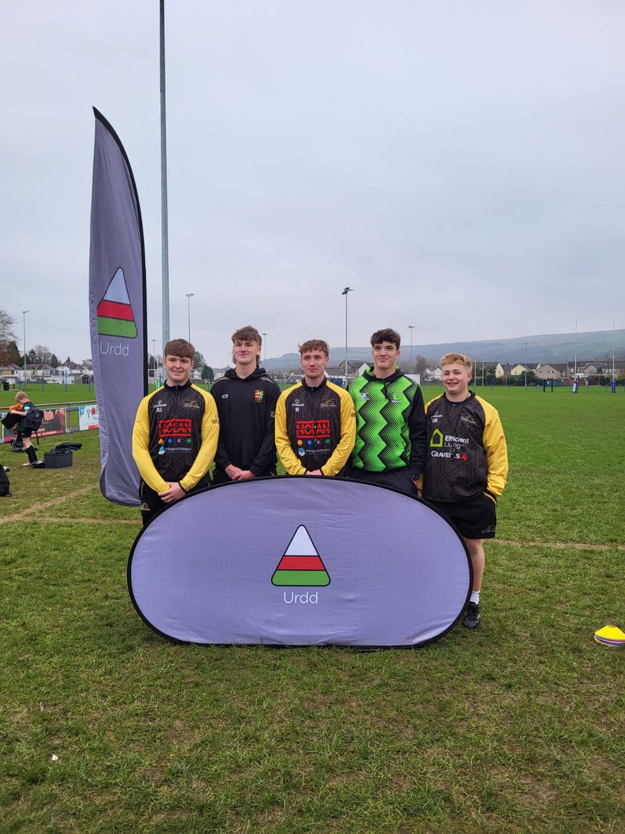 YsgolDyffrynAman PE tweet media