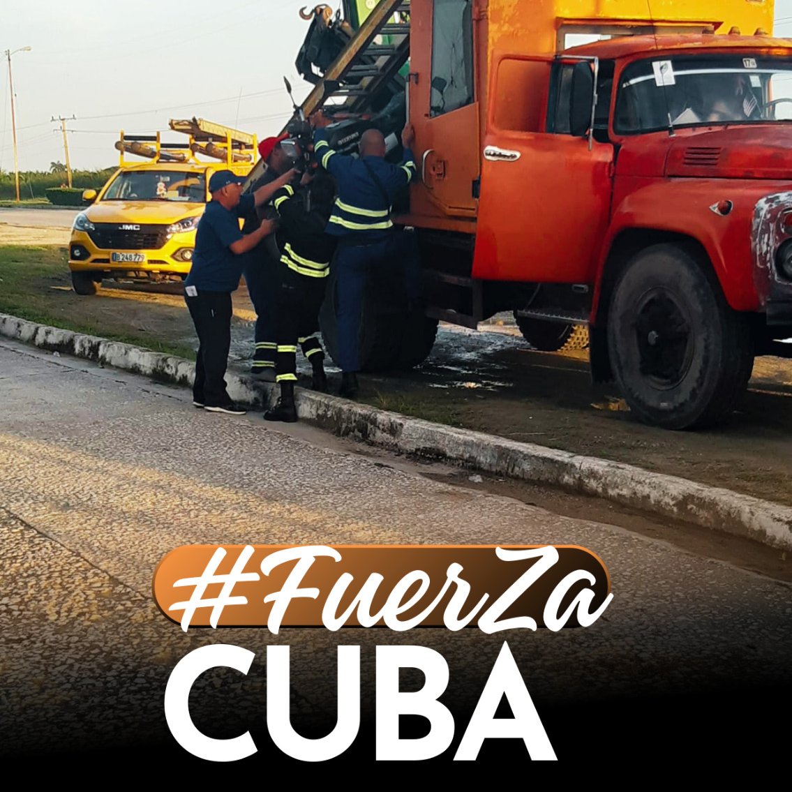 El Sistema Electroenergético Nacional ya está sincronizado. Se trabaja intensamente en las provincias occidentales revisando los circuitos, levantando los postes y restaurando el tendido eléctrico. Ya se aprecian los resultados. #FuerzaCuba