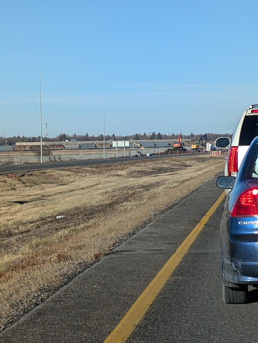 1040h 11-08 Why, Regina, why...? Train at a dead stop and traffic backed up a kilometre. Build a city around railway tracks. Uh huh. #yqr #yqrtraffic Ring Road Rules