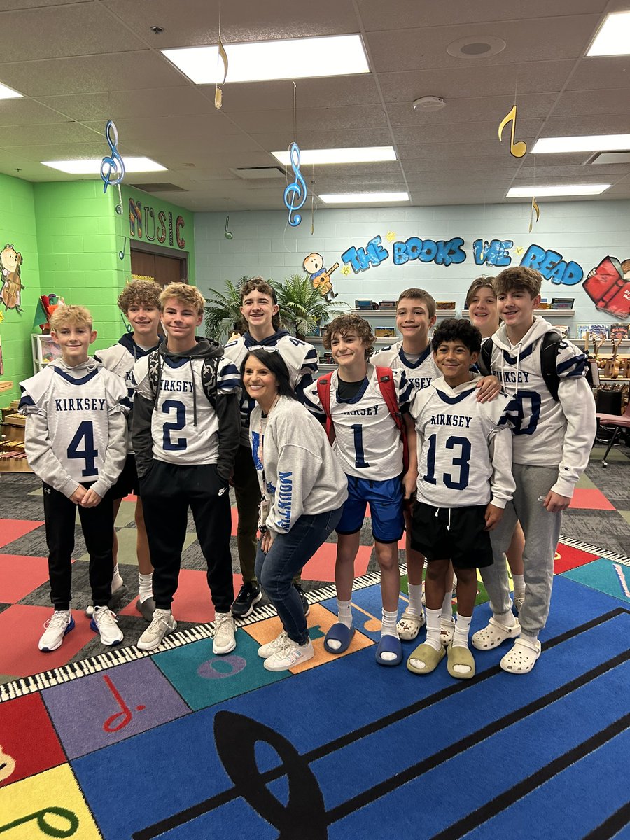 Athletes got to visit their old stomping grounds as we visited Bellview Elementary school this morning to help out with the car rider line and visit some familiar faces! #SWAG #Family <a href="/kirkseycougars/">KirkseyCougars</a> <a href="/rogersmountiefb/">Rogers Mountie FB</a> <a href="/rhs_21/">RHS-Athletics</a> <a href="/PaulADrps/">RPS-Athletics</a>