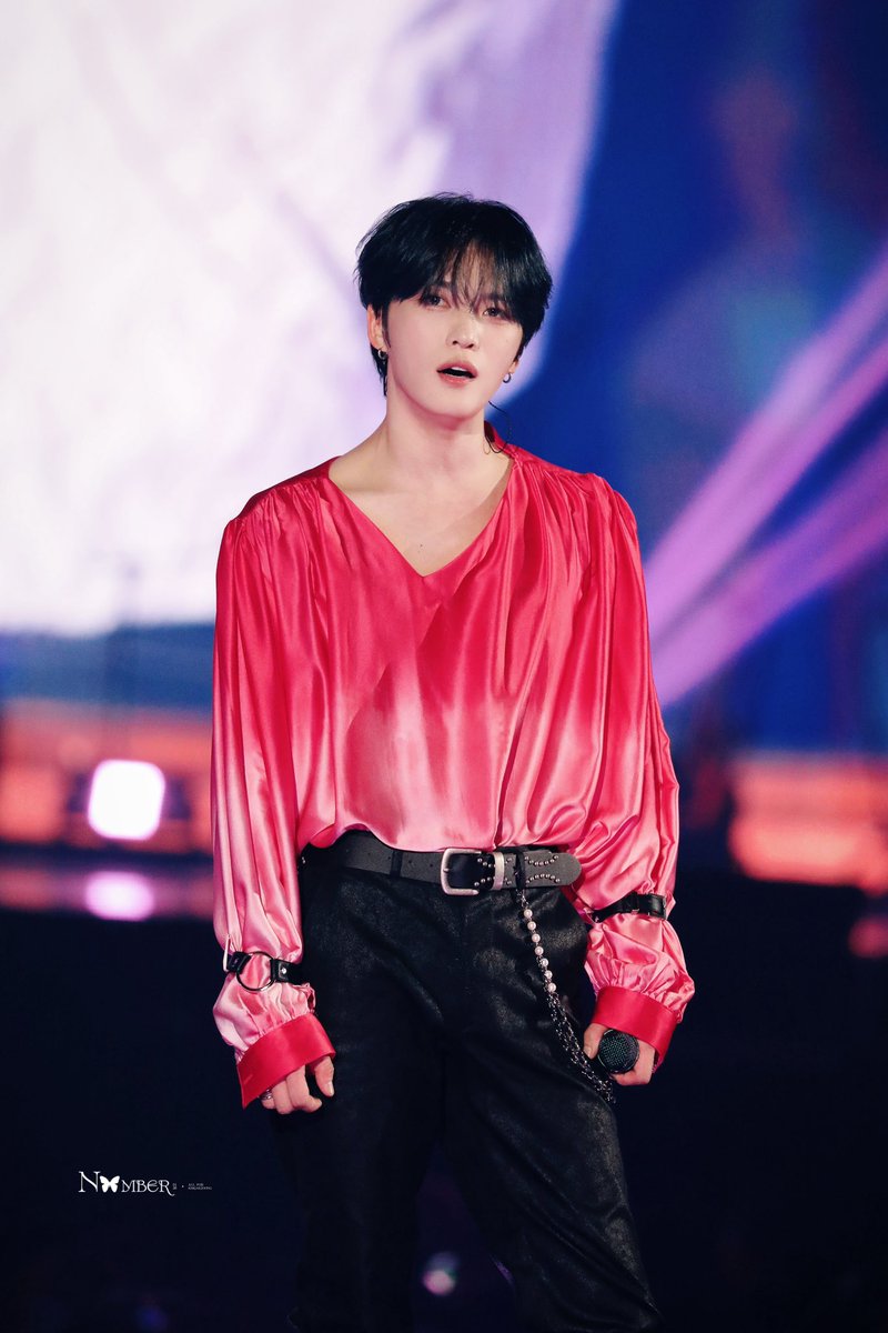 LEGGOldenness's tweet photo. this pic alone singlehandedly outvisualing every gen's visual in kpop at the age of 38, in his 21st years in industry

#JX_IDENTITY #Jaejoong https://t.co/osJ9F1UzVL