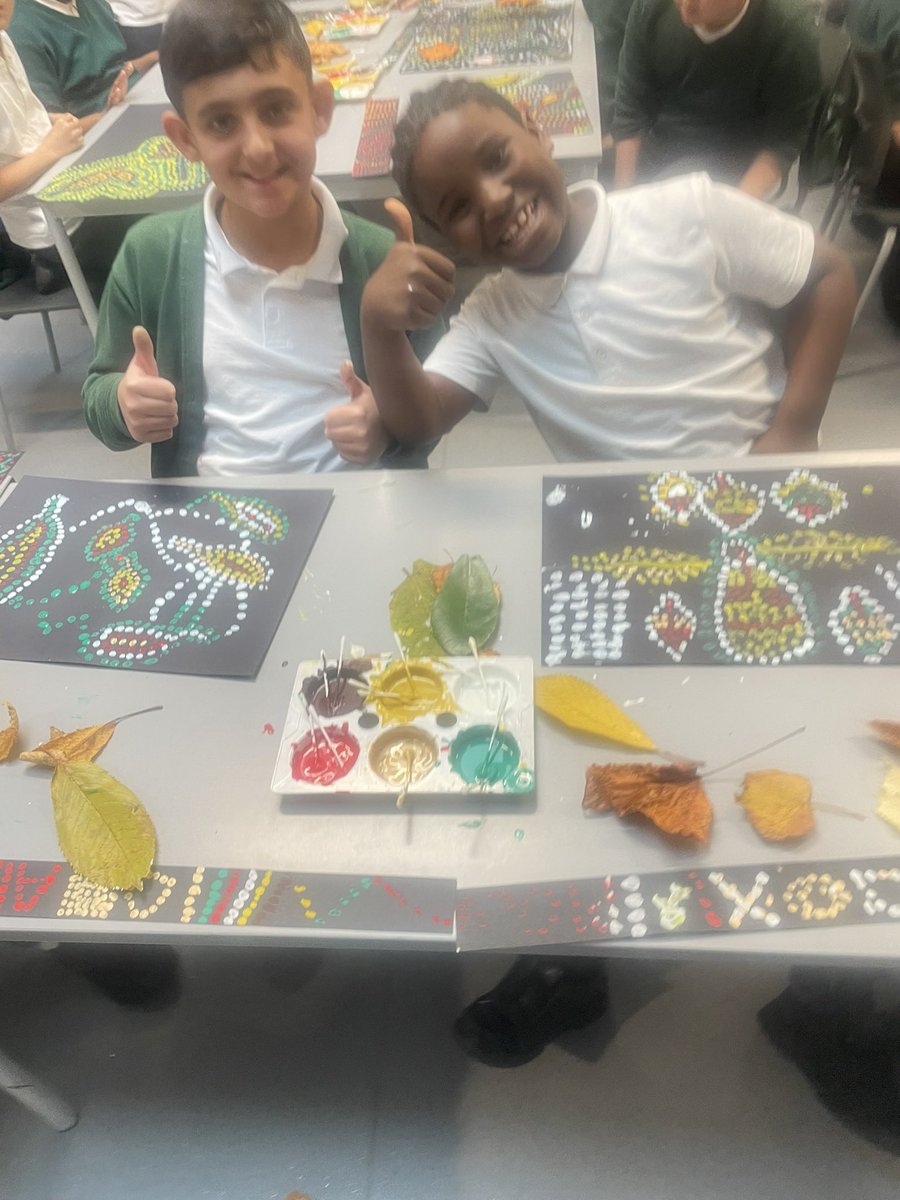 AlbionPrimary's tweet photo. Year 5 had so much fun creating autumn art using the leaves from forest school and were inspired by Aboriginal artists. #APScreativity https://t.co/gE87OpGxtl