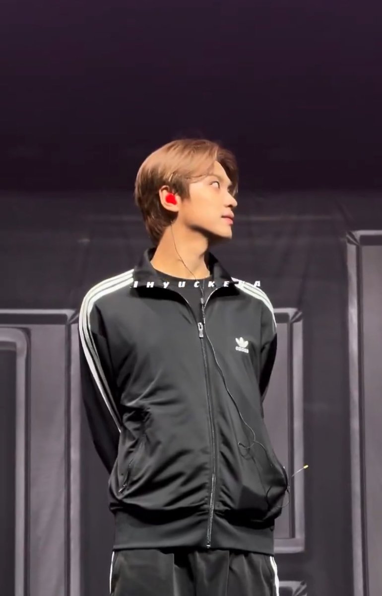 haechan’s side profile >>>>