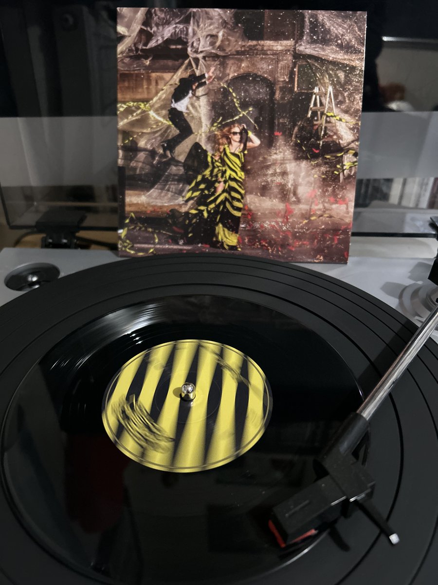 BootedGay71's tweet image. It's the weekend, I am back home and I forgot this little gem was released today.
#NowPlaying #KylieMinogue #LightsCameraAction 
🇬🇧 7" #Vinyl #Single 2⃣0⃣2⃣4⃣
The Extended Mix sounds wonderful on vinyl 😍
#TensionII