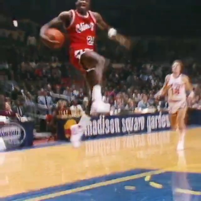 📅 November 8, 1984 Michael Jordan gets the steal and puts on a