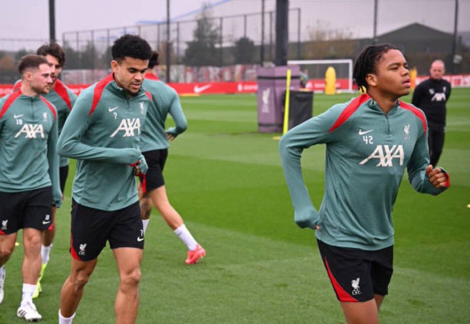 NextGenSector's tweet photo. Look who joined the reds first team training session today 👀 https://t.co/YDep4mfrik