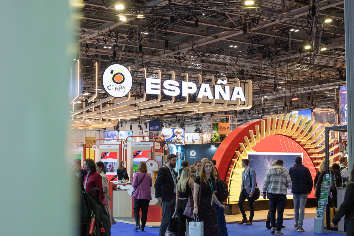 SouthendAirport's tweet photo. 🧵 [1] London Southend was delighted to attend World Travel Market this week - London's largest travel and tourism event 🌍✈️  With more than 40,000 travel professionals from 184 countries in attendance, our business development and marketing teams spoke to over 30 delegates... https://t.co/1bZYrCeDmP