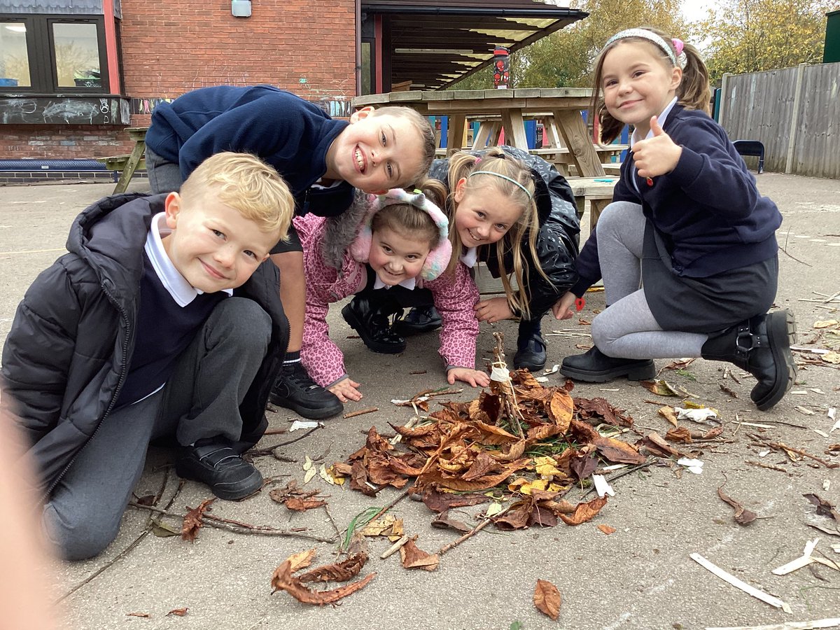 Owl Class have thoroughly enjoyed designing and building their Stone Age shelters - fit for any Lego Stone Age family! They chose to build their structures out of natural materials, binding sticks together to make a frame before adding suitable shelter from the wind and rain.