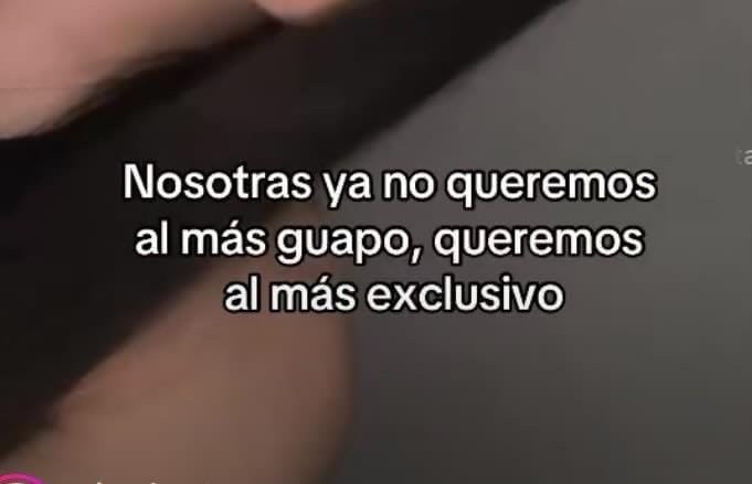 RedChili18_'s tweet photo. Lo exclusivo quiere decir que no pele el dientero a todas sino que respeten a su pareja donde sea ... Y sea exclusivo de una sola https://t.co/6g3ThSJzjU