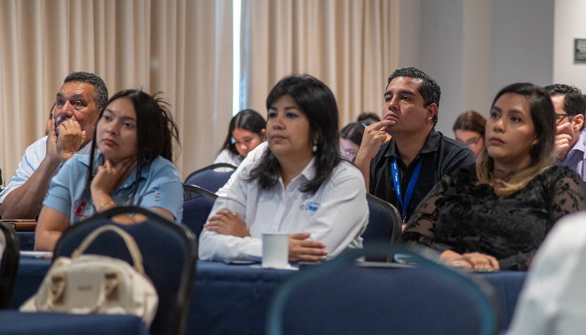 PNUDHonduras's tweet photo. En @pnud, buscamos priorizar acciones preventivas para reducir vulnerabilidades y riesgos frente a fenómenos #climáticos extremos.

Junto a diversos actores clave en el Valle de Sula, estamos desarrollando jornadas de fortalecimiento de capacidades de preparación ante #huracanes. https://t.co/LuoLrVEE4h