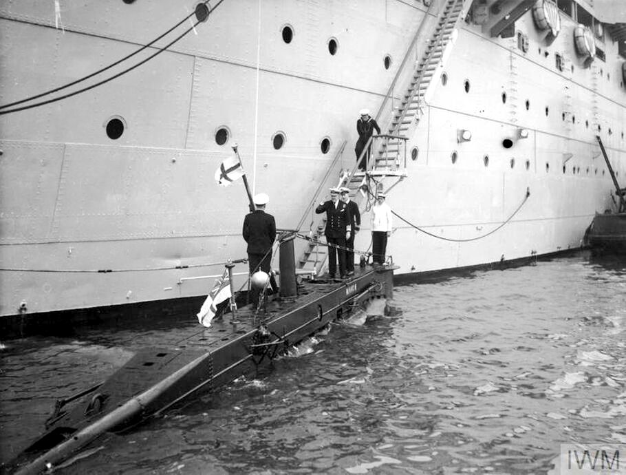 FlMichele69's tweet photo. Submarines
Midget #HMSMinnow X54
(1955-1966) Stickleback Class
📷 1955 Portland visit of the Commander-in-Chief of the #HomeFleet Admiral Sir John Eccles @I_W_M
@RoyalNavy 🇬🇧 https://t.co/nP3l9zUHJW
