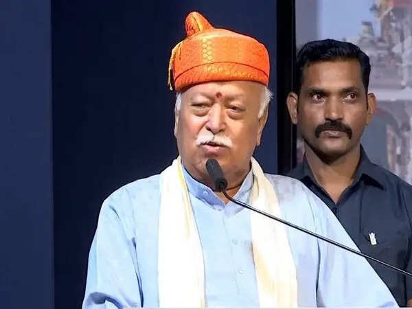 🚨 HUGE! RSS Chief Mohan Bhagwat 'STRONG' Statement against Anti-National forces. 

says, "Sangh will REMOVE all obstacles coming in the way of 'Sanatan' &amp; 'Saints' using sticks." 🎯