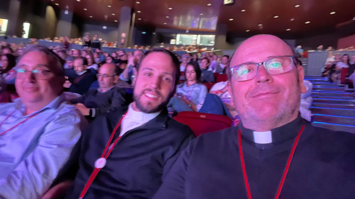 Participando en el XVII Congreso de Escuelas Católicas: “Ser, estar y educar…con nombre propio” <a href="/ecatolicas/">Escuelas Católicas</a> con D. Ángel Camuñas <a href="/camunas_angel/">Ángel</a>, vicepresidente de <a href="/DiocesanosToled/">FUNDACIÓN ARZOBISPO RODRÍGUEZ PLAZA</a> y Jesús Torres, coordinador de la Fundación Diocesana.