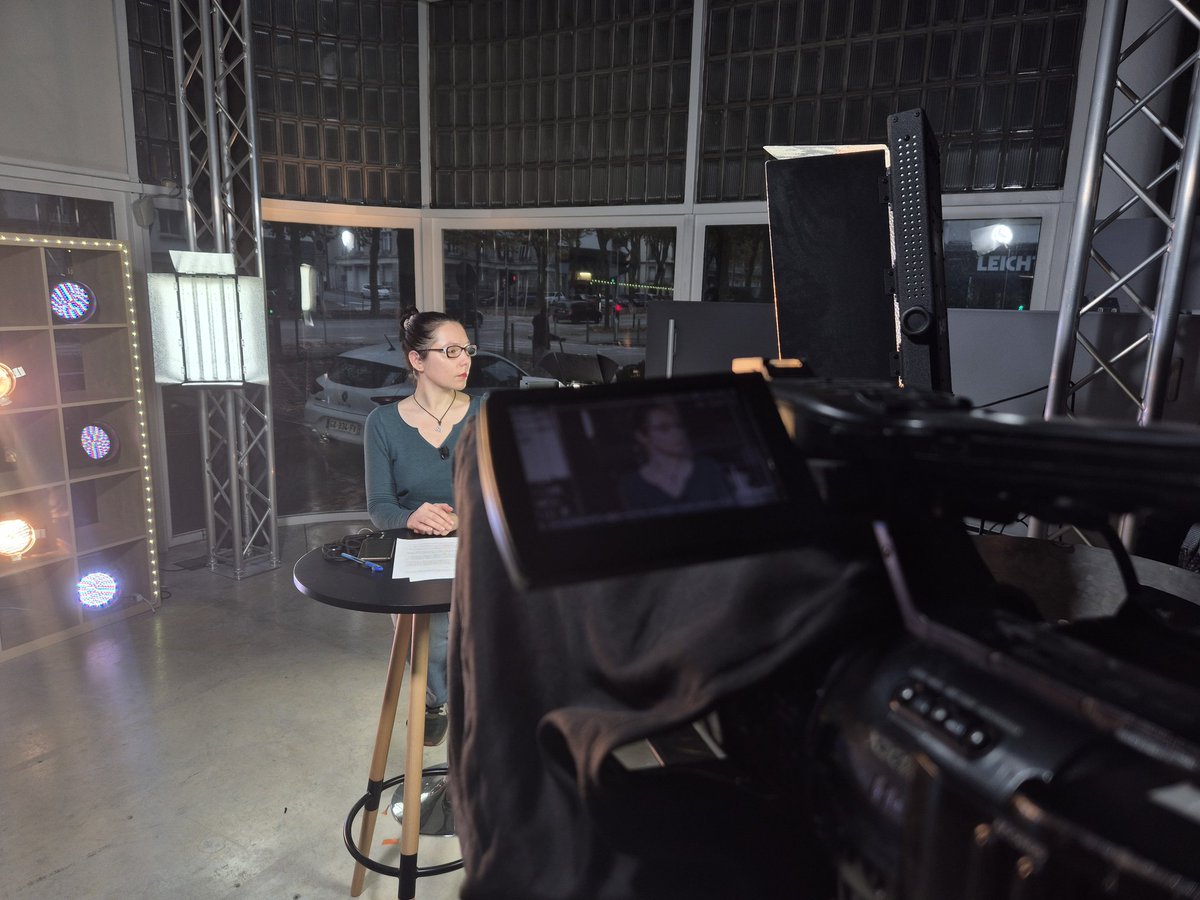 Notre porte-parole <a href="/SiretTifenn/">Tifenn Siret</a> est actuellement sur <a href="/TebeoTV_Tebesud/">Tébéo & Tébésud TV - Les Télés Locales Bretonnes</a> pour parler des difficultés rencontrées par les réseaux <a href="/Diwan/">Diwan</a>. L'<a href="/UDB__/">Union Dém. Bretonne</a> a toujours soutenu et soutiendra toujours Diwan, car ces écoles sont l'une des clés pour sauver notre langue !