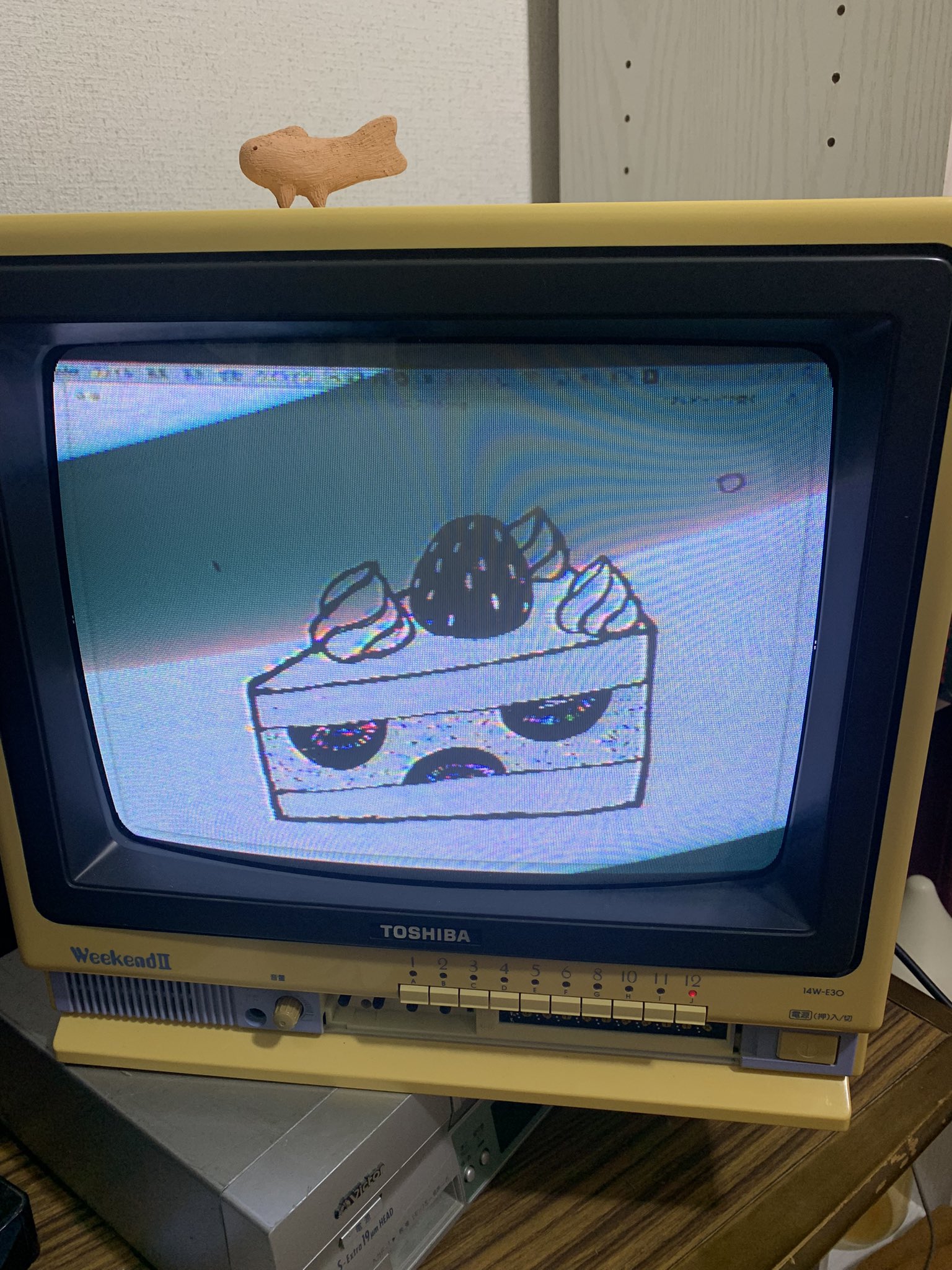 昭和レトロTOSHIBA 尊い Weekend ブラウン管テレビ 赤