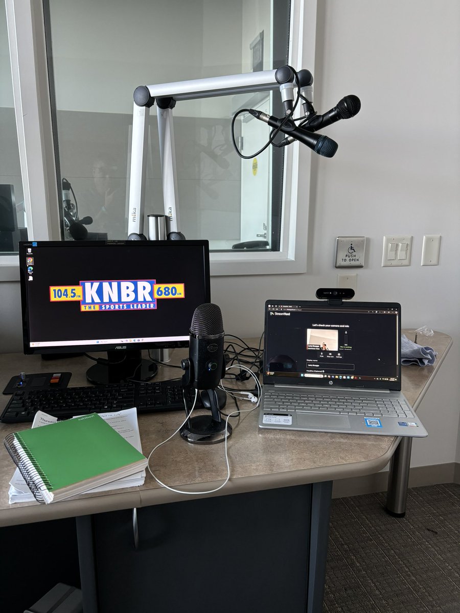 sportslarryk's tweet image. Huge #49ers Friday for your boy. 

9am-Wake Up w/@DamonBruce brought to you by Sam's Chowder House

10:45-The @PigPickle Krueg Show welcomes @Chase_Senior 

11:55-Niners Practice here in Santa Clara

1pm-Kyle Shanahan's Friday presser

3:50pm-@KNBR hit w/@byronjr23 and @Adamcopes…