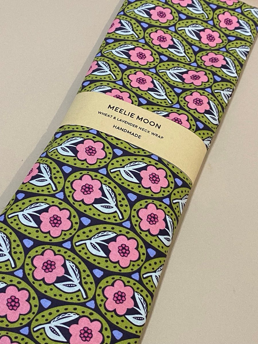 #shopindie #smallbiz #buylocal #indiebiz #madeincornwall our soothing longer length neck wraps are great for neck &amp; back pain £15.50 send someone you love the gift of warmth meeliemoon.etsy.com/listing/159927…