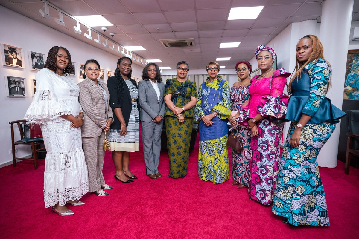 Merci à la PM <a href="/SuminwaJudith/">Judith SUMINWA TULUKA</a> d'avoir si bien reçu le #RéseauDesFemmesMandatairesPubliques.Dans une ambiance conviviale,nous avons échangé sur les défis et opportunités de nos structures respectives.En tant que PCA <a href="/AREDRC1/">A.R.E/RDC</a>,l'Autorité a tout notre soutien dans l'exécution du #PAG