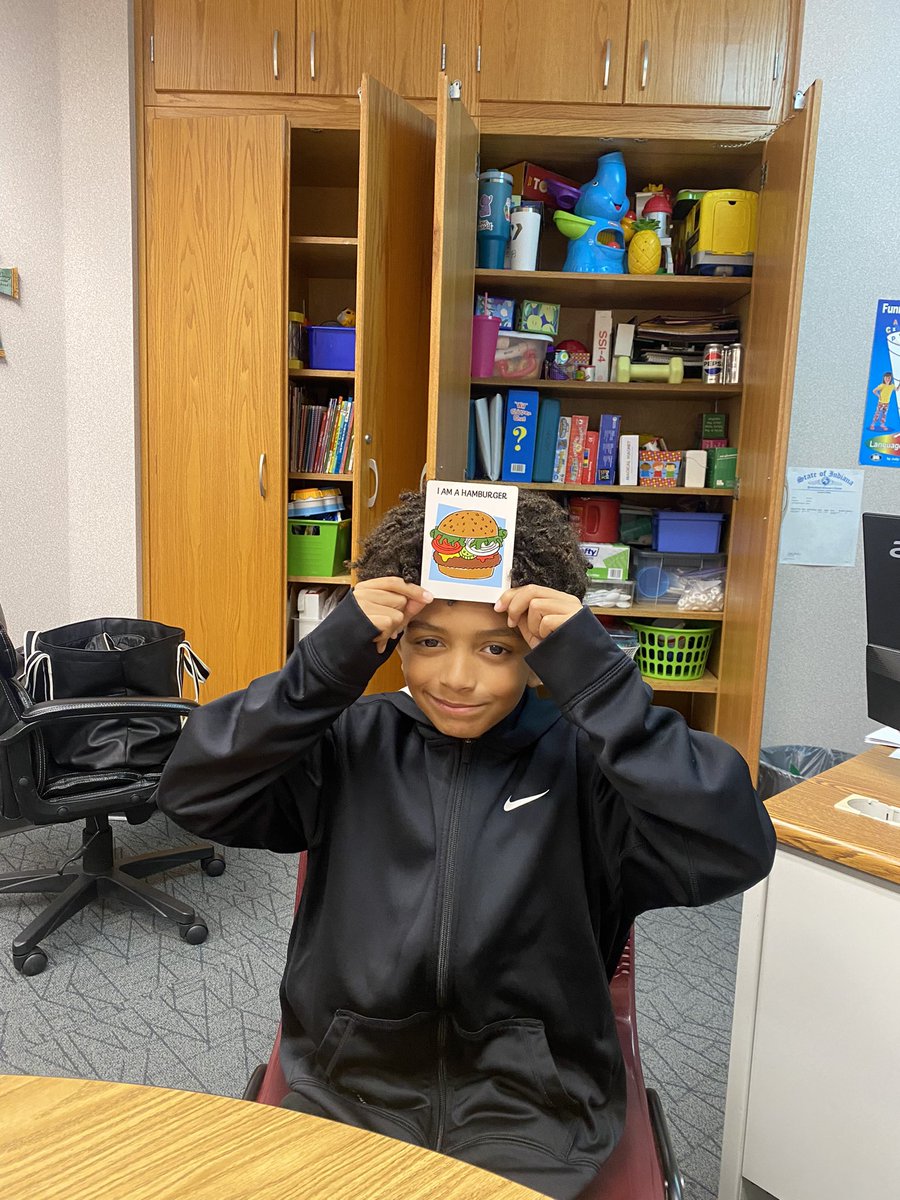 CyndyWebb00's tweet photo. Using EET to play the  Hedbandz Game was fun!@MrsWey10 @DrLindaWatkins https://t.co/YQAmM9rbpS