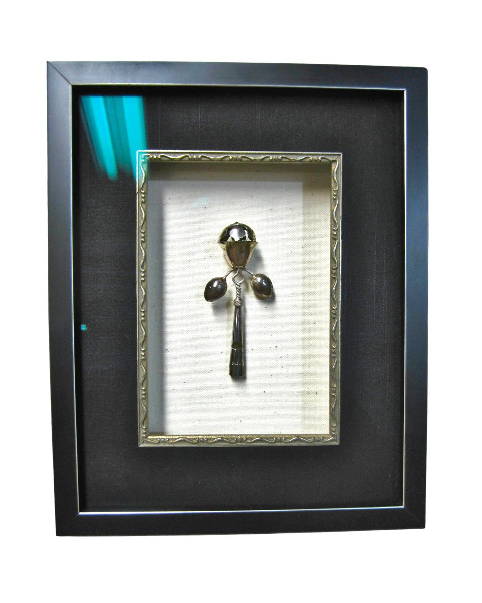 afwkc's tweet image. A bit of ornate decoration can go a long way in making a framed heirloom even more special!

#creativeframes #decorativeframes #vintage