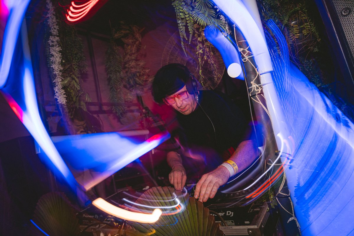 AdamKDJ's tweet photo. Need a 30 minute mix to FIRE your weekend - Try this recent mix from me - https://t.co/EzaxK8OpF4 https://t.co/VrWnti1EAF
