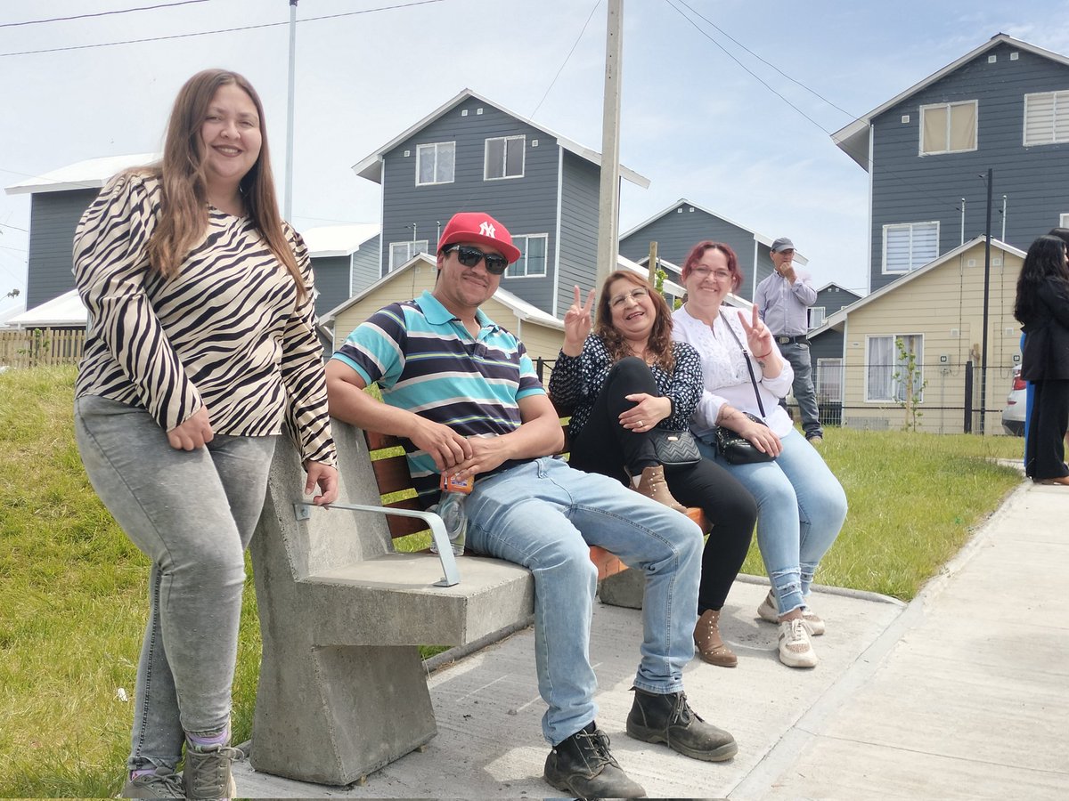 🏘️ NACIMIENTO • Junto al Ministro Carlos Montes, la Delegada Presidencial Paulina Purrán compartió con vecinas y vecinos de la Villa Esperanza donde se entregaron 296 viviendas!!! Felicidades a todos las familias que hoy cumplen su sueño!! 🙌
@minvuchile 
<a href="/minvubiobio/">MINVU Biobío</a>