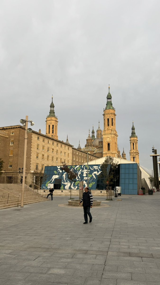 NeoVasili's tweet photo. Siempre es un buen momento para descubrir que Zaragoza es una ciudad muy bonita #Zaragoza @WTMZaragoza https://t.co/IR4FVMqe05