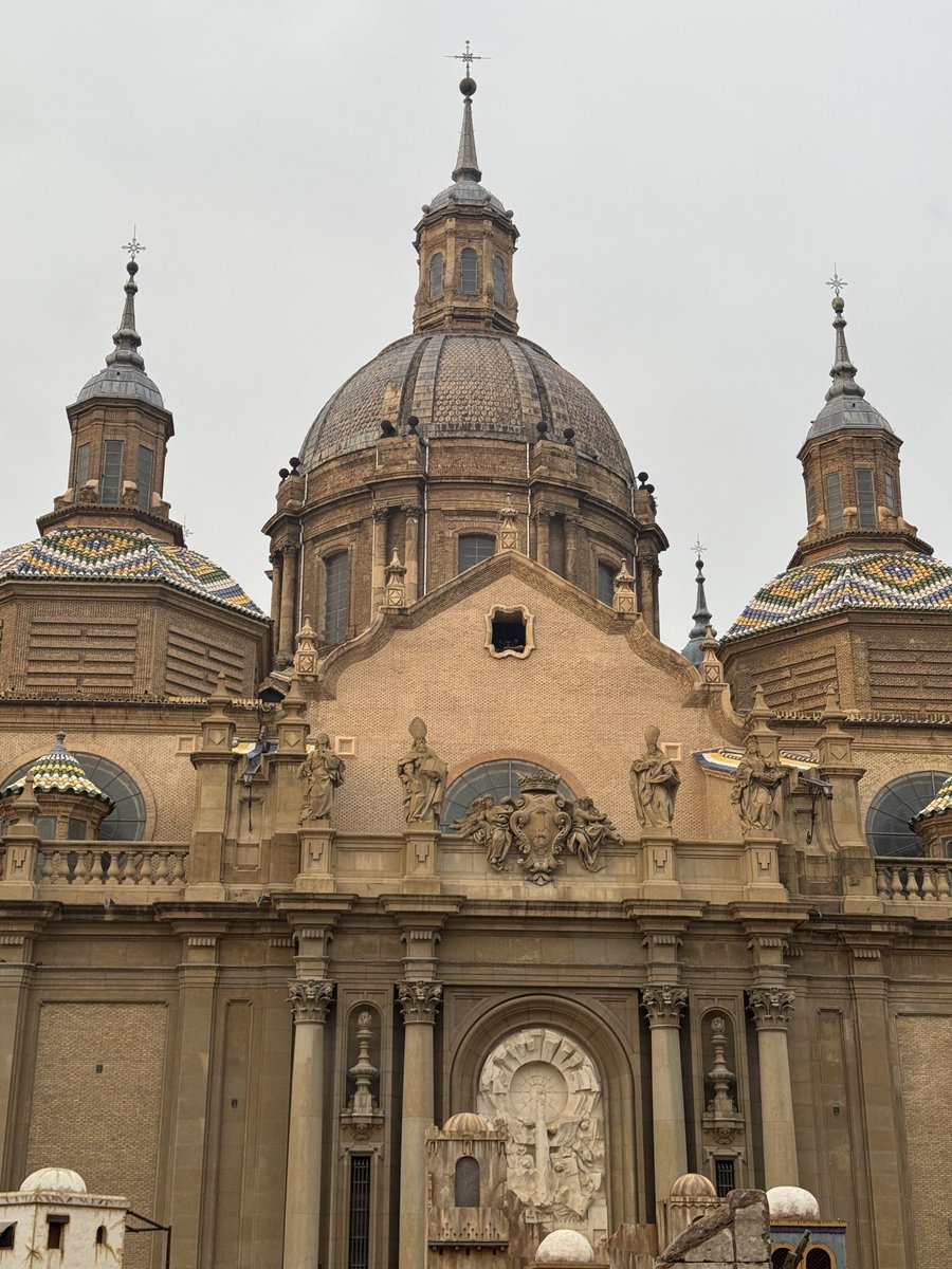 NeoVasili's tweet photo. Siempre es un buen momento para descubrir que Zaragoza es una ciudad muy bonita #Zaragoza @WTMZaragoza https://t.co/IR4FVMqe05
