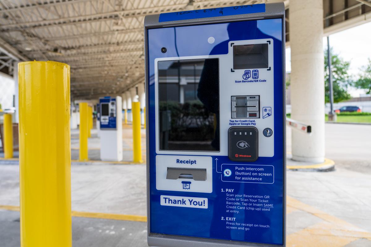 Bush Airport tweet media