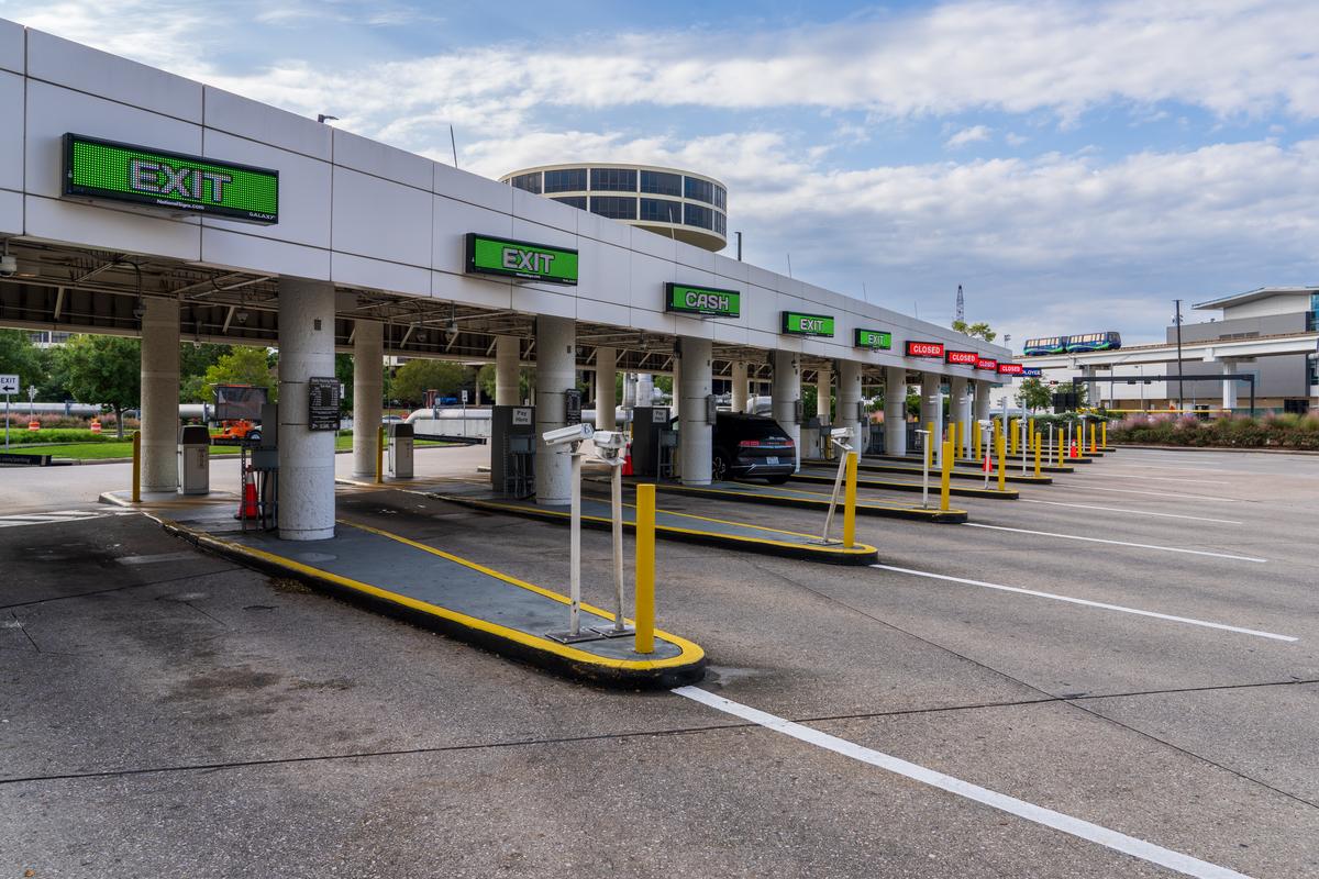 Bush Airport tweet media