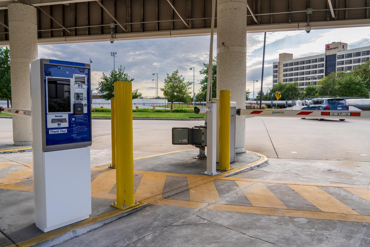 Bush Airport tweet media