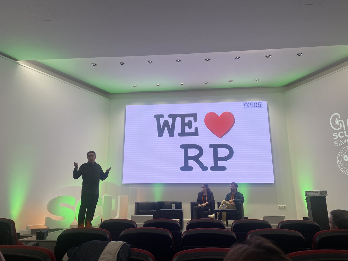 claracenteno8's tweet photo. Una altra meravellosa xerrada que ens fa estimar la retroperitoneoscòpia de la ma del nostre company Àngel Prera @scurologia @GRUCSCU @UroTauli #27SimposiSCU https://t.co/9xupxoxn7d