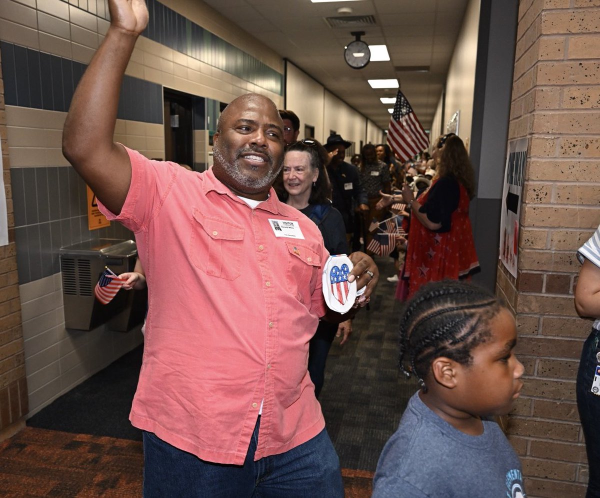 CyFairJoel's tweet photo. Students lined the halls for a parade for the appreciative veterans. #CFISDvets https://t.co/bLavWkcRCT