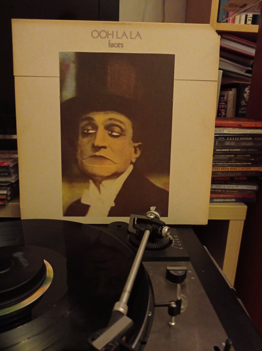 På min grammofon ikväll: Faces med plattan "Ooh La La" från -73. 
Grymt bra platta från året då jag började lågstadiet, i tröja med batikmönster och gula trätofflor med platåsula 😎