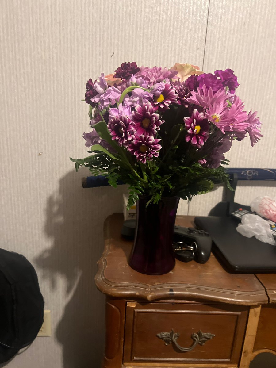 My gf bought me flowers. Dunno why I wanted to share that too all my porn bot followers but I did.